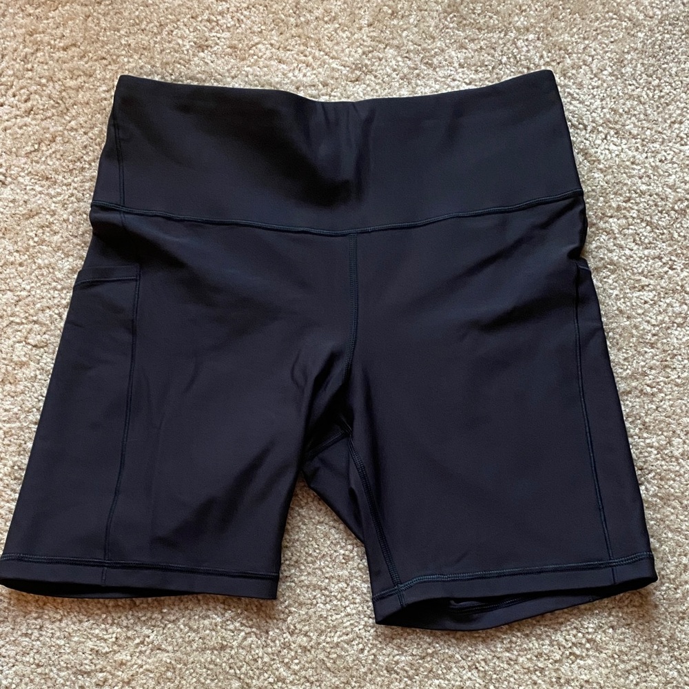 Athleta 7” interval stash shorts black, size large